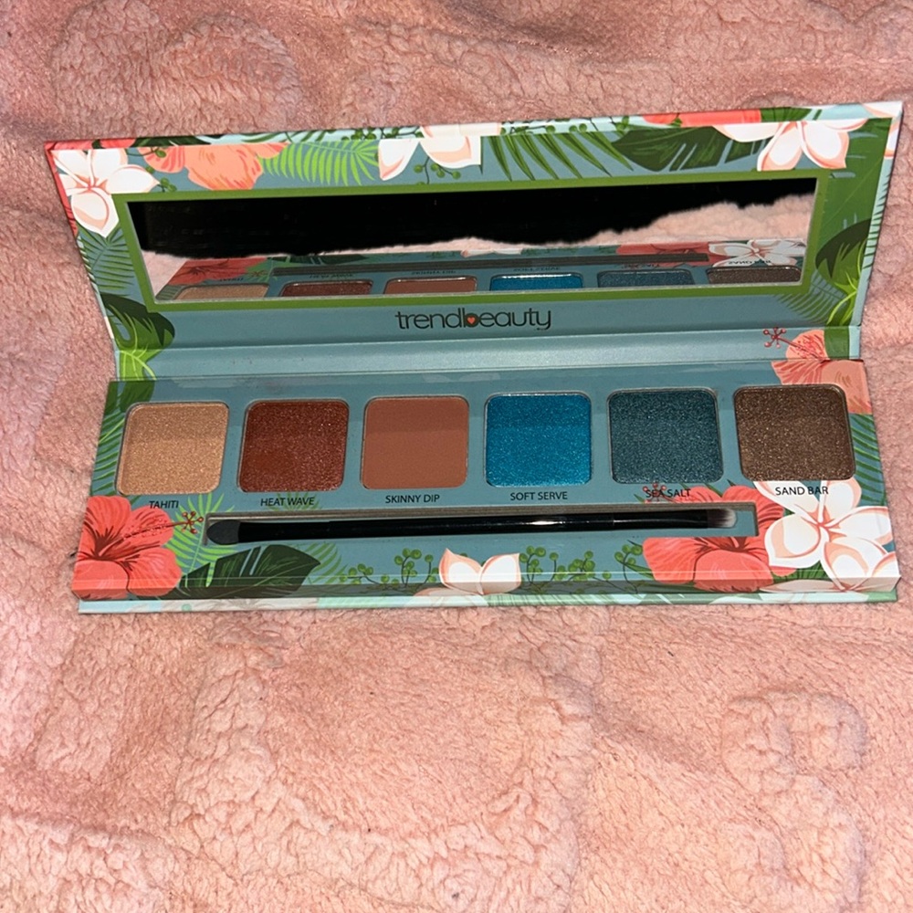 New Tropical Vibes Eyeshadow Palette